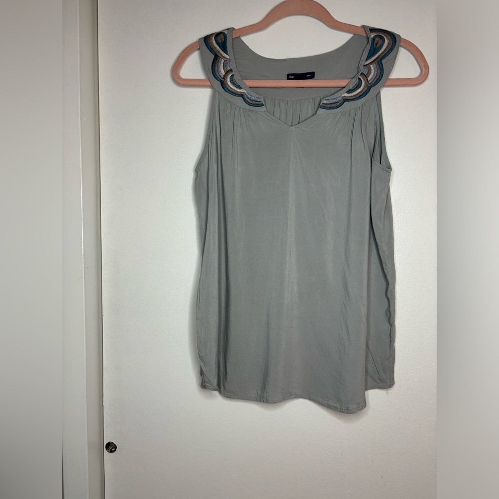 Elegant Gray Sleeveless Top